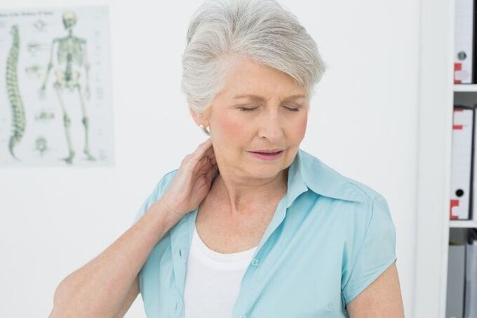 Osteocondrosi cervicale in una donna anziana